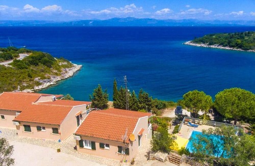 Katsimatika Villa | Dolphin Studio Swimming Pool Walk to Beach Sea Views A C Wifi Car Not Required - 559