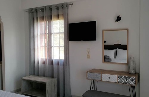 Agios Konstantinos Hotel | Iro's Residence