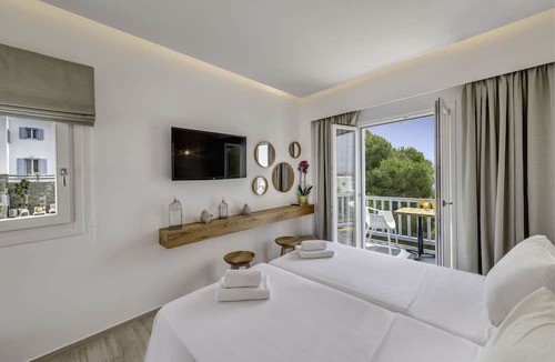 Tourlos Hotel | Maki's Place