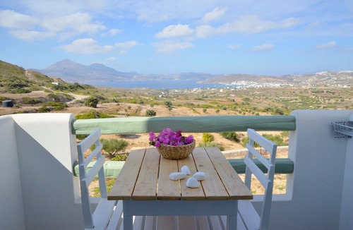 Milos Hotel | Hawk Stone