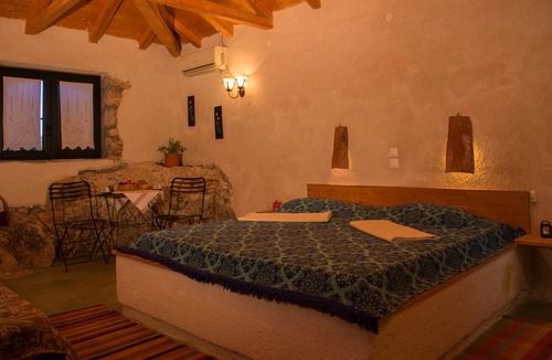 Vamvakou Hotel | Arachovitika Kalivia