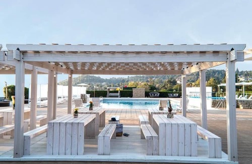 Petrothalassa Hotel | Galaxy Hotel