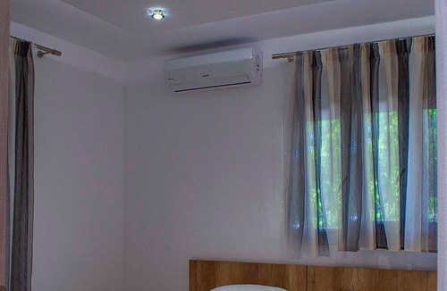 Paralia Dionysiou Hotel | Milonas House Apartments