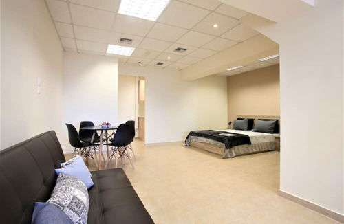 Markopoulon House | GK Airport Suites - Free Shuttle & Early Check In by GK Hospitality Group
