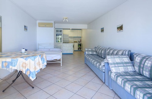 Paralia Agias Fotinis House | Aliki Studios