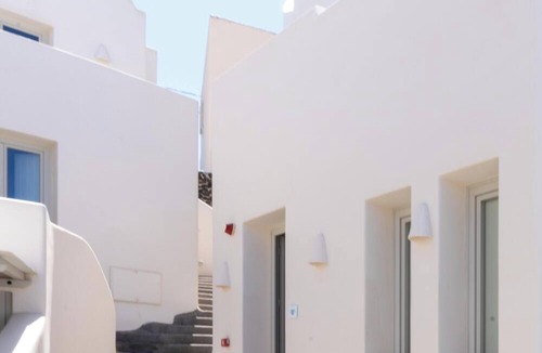Finikia Hotel | Hotiday Santorini Oia