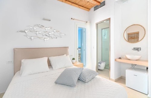 Glastros Bed & Breakfast | Le Ciel Suites & Villas