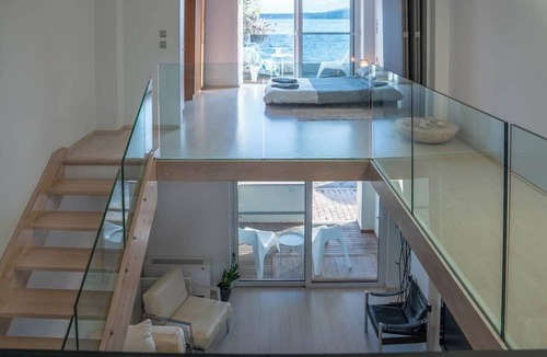 Itea House | Luxury on the Water - Seaside Maisonette in Itea