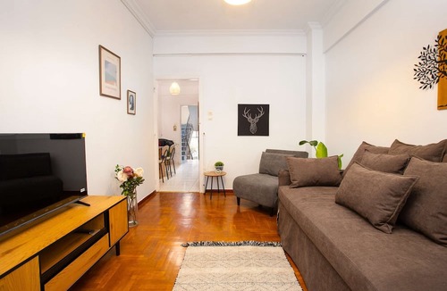 Platia Viktorias Apartment | Central Athens Fully-equipped Getaway in Victoria