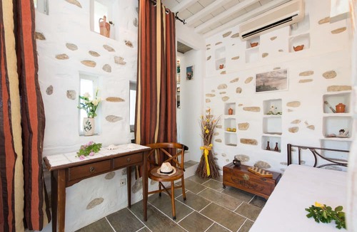 Apollonia Hotel | Peristeronas House