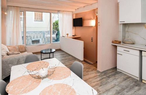Mitilinii Apartment | Charming Samos Escape With Jacuzzi and Private Balcony