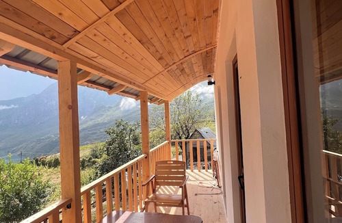 Kukes County House | Lule bore