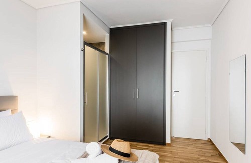 Alimos Apartment | Spacious and Sunlit Seaside Flat