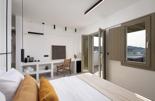 Naousa Hotel | Mazee Paros