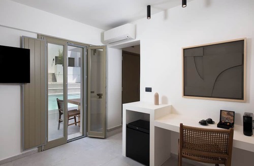 Naousa Hotel | Mazee Paros
