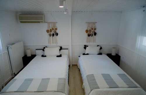 Archea Korinthos Apartment | IRIS' Garden Retreat
