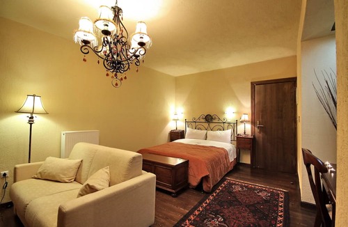 Vitina Hotel | Aiora Luxury Suites