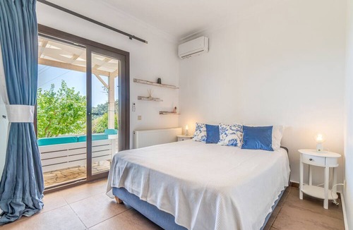 Peroulion House | Holiday Home 'Antinioti Lake Villa, North Corfu' with Sea View, Wi-Fi and Air Conditioning