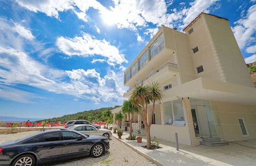 Piqeras Hotel | Seaview Bunec