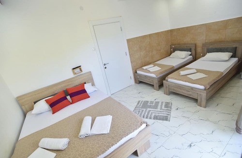 Gjerana Apartment | Studio Room w Balcony 6 min to Beach in Montenegro