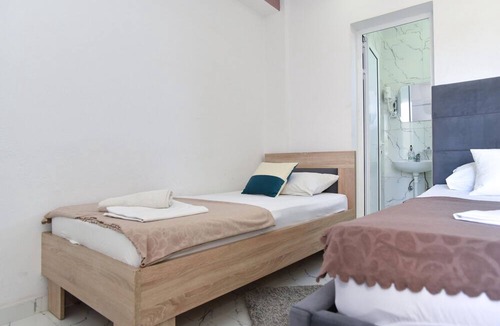 Gjerana Apartment | Studio Room w Balcony 6 min to Beach in Ulcinj