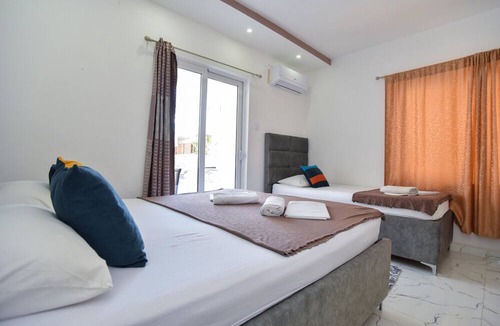 Gjerana Apartment | Studio Flat w Balcony 6 min to Beach in Montenegro