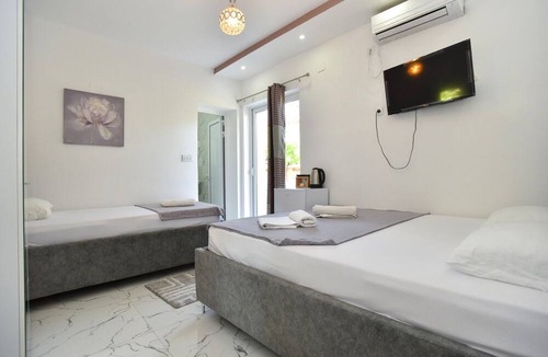 Gjerana Apartment | Studio w Balcony 6 min to Beach in Montenegro