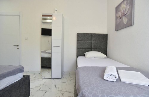 Gjerana Apartment | Studio w Balcony 6 min to Beach in Montenegro