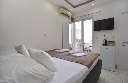 Gjerana Apartment | Studio Room w Balcony 6 min to Beach in Ulcinj