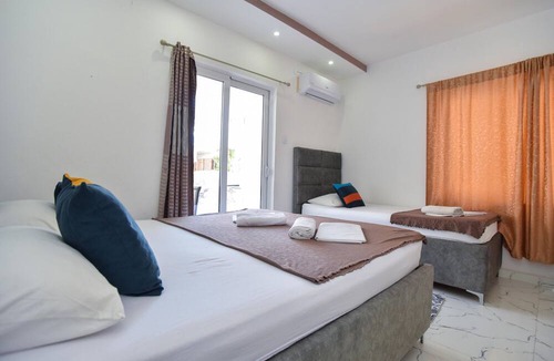 Gjerana Apartment | Studio Flat w Balcony 6 min to Beach in Montenegro