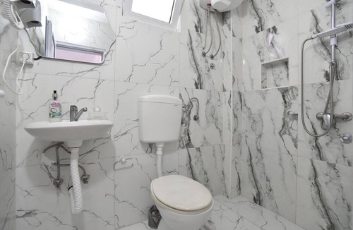 Gjerana Apartment | Studio Flat w Balcony 6 min to Beach in Montenegro