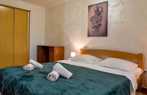 Dobrota Apartment | Sea View Vacation Flat w Balcony in Kotor