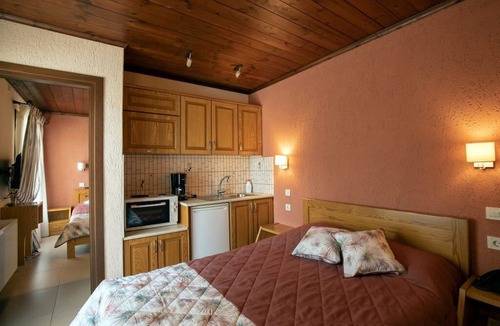 Eptalofos Condo | Agoriani Guesthouse Mount Charm, Family Suite