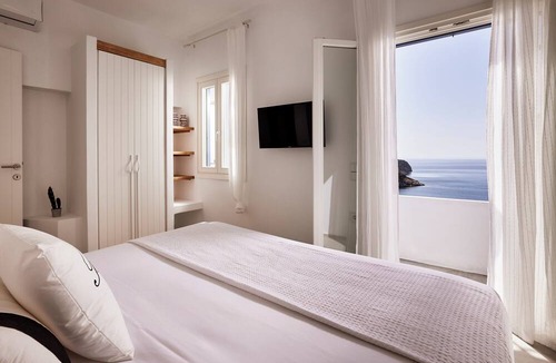 Vathi Hotel | Eutopia Suites Sifnos
