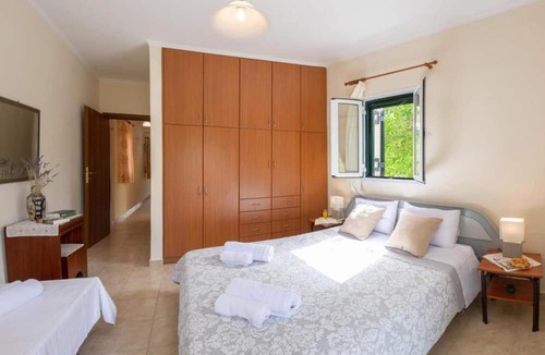 Kariotai House | Nikis Country House - Lefkada BnB Private Parking