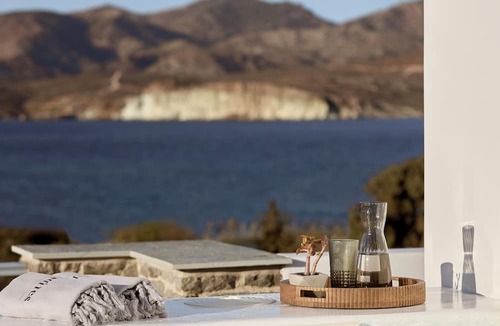 Apollonia Hotel | Manesis Suites