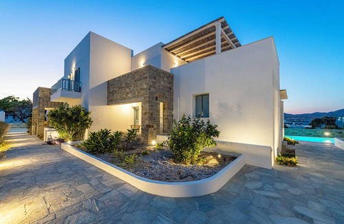 Apollonia Hotel | Manesis Suites