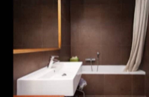 Khalandrion Apartment | Art Collection apartment with garden