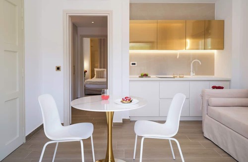 Bali House | Golden Luxury Suites