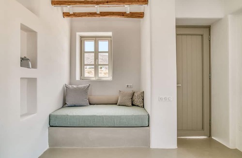 Paros Hotel | Lil Paros Luxury suites