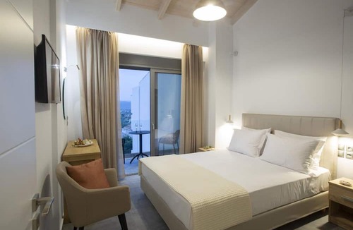 Apolpaina House | Aloft Luxury Villas Lefkada - Heated Pool