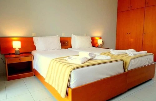 Petaloudes Hotel | Bayside Hotel Katsaras