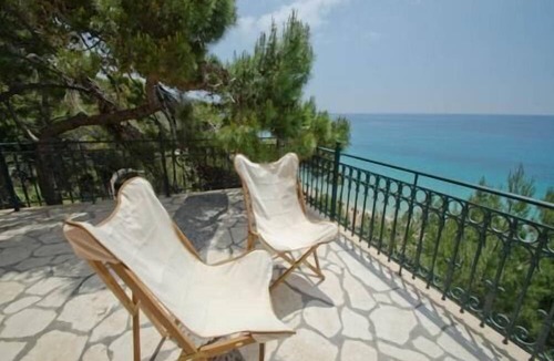 Lassi Hotel | Avra Private Suites