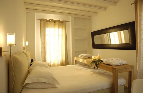 Apollonia House | Kapetan Tasos Suites