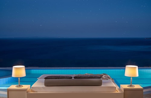Varvara Villa | Emerald Villas & Suites