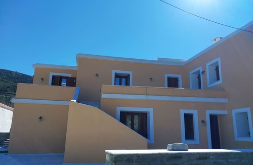 Vourkoti Villa | Luxury Retreat Close to Achla and Gerolimini - 4 Bdrms- 25 min From Andros Town