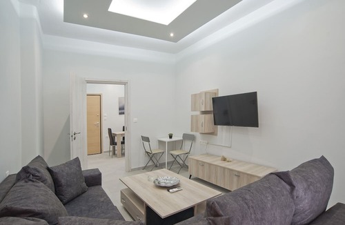 Peiraiki Apartment | Sofia's Home Piraeus Modern, Reno, Fully Equipped