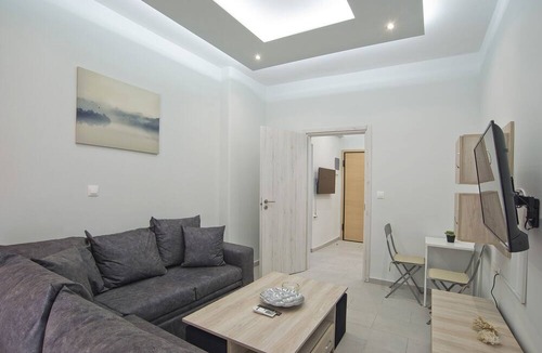 Peiraiki Apartment | Sofia's Home Piraeus Modern, Reno, Fully Equipped