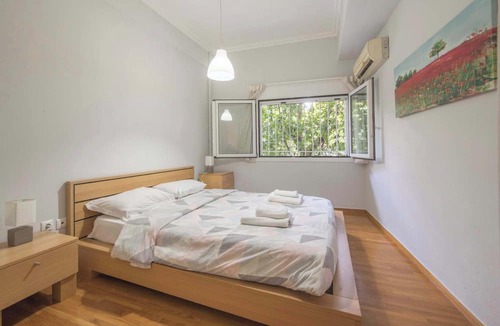Thissio Apartment | Stylish apt in the Historic heart of the city