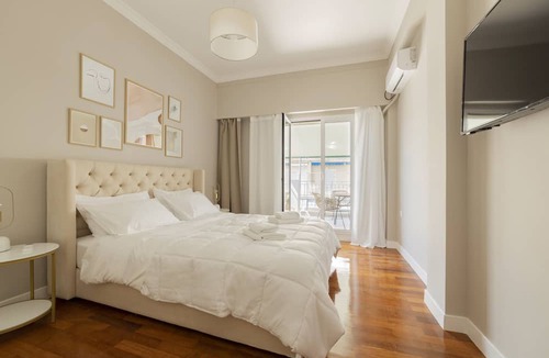 Kypseli Apartment | DECEMBER DISCOUNTS:2 mins walk from trendy pedestrian str